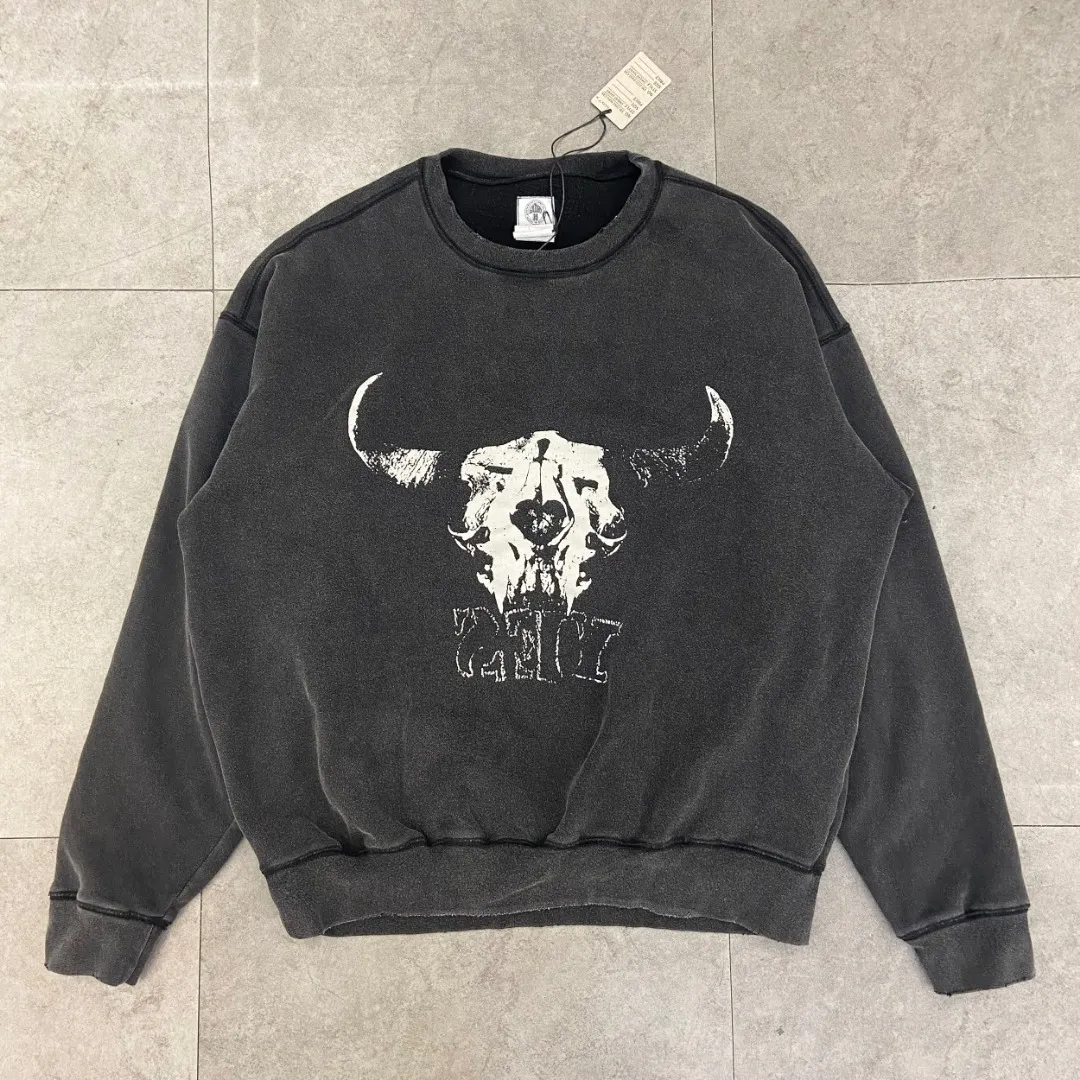 New arrival🆕saint michael American devil print vintage washed and distressed loose round neck pullover plus velvet long-sleeved sweatshirt Fabric: 420g Style number: SM619 Size: S-M-L-XL Color: Black Price: P198